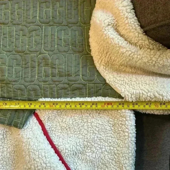 Ugg Iggy sherpa half zip pullover large green cream pockets hooded fur kangaroo - Picture 13 of 16